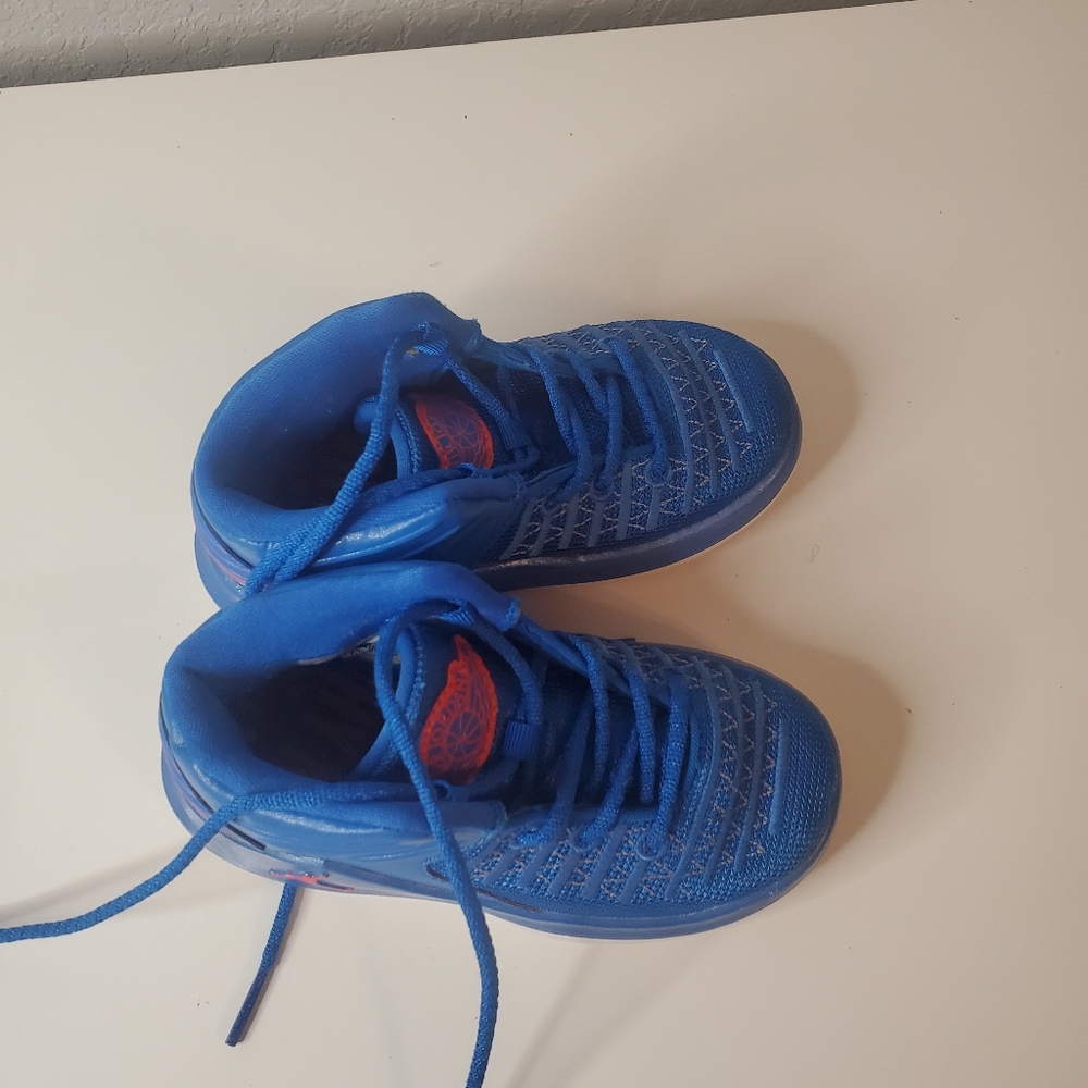 Jordans blue size 9 light wear